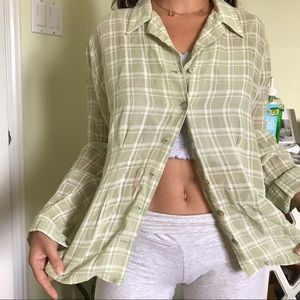PLAID BUTTON UP 💚